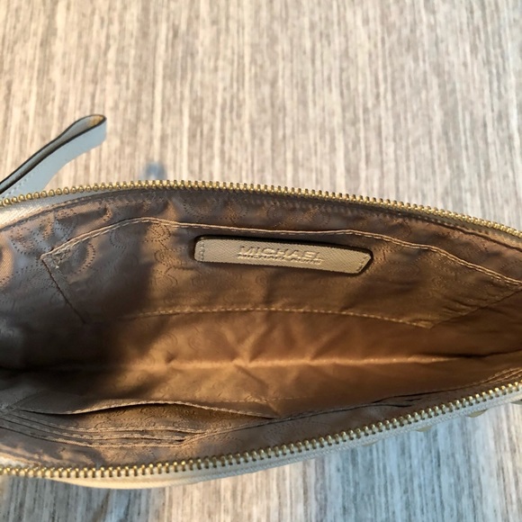 MICHAEL KORS Cream Studded Clutch Wristlet - Picture 8 of 8